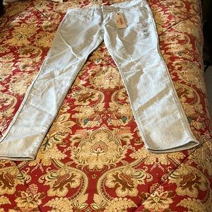 Levi 711 Skinny Jeans